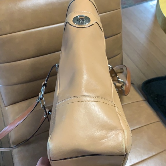 Vintage Coach Tan Leather Tote bag - Picture 6 of 15